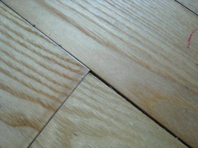 有哪些材料可以用来填补木材板材的裂缝 有哪些材料可以用来填补木材板材的裂缝