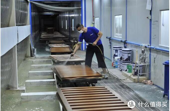 木材板材表面涂装时如何控制环境因素