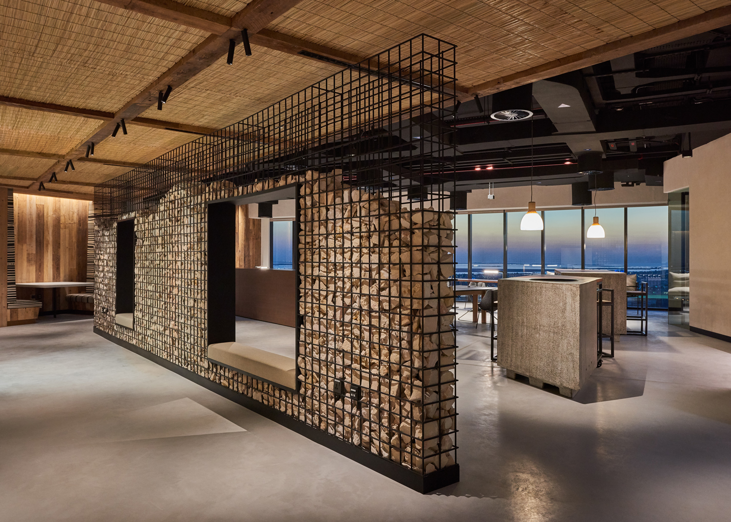 如何在商业空间中巧妙融合木材板材与现代元素 如何在商业空间中巧妙融合木材板材与现代元素