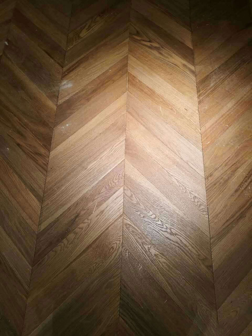 如何选择适合的木材板材用于地板铺设