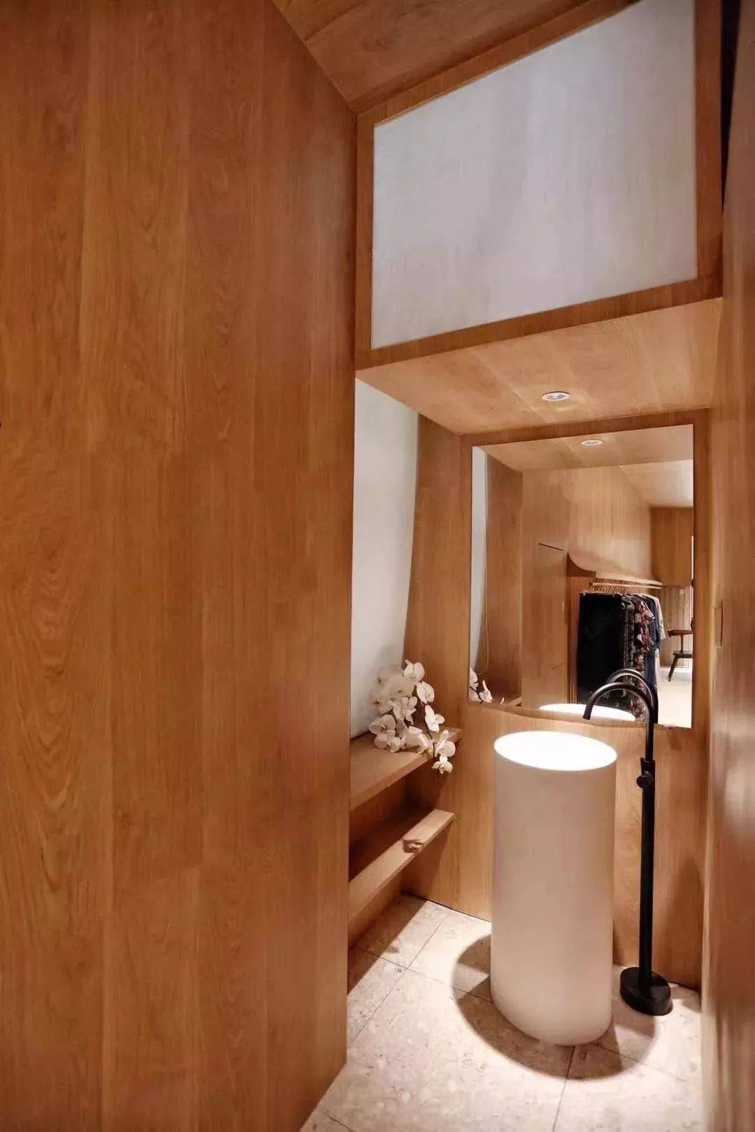 如何通过木材板材创造舒适的商业空间环境