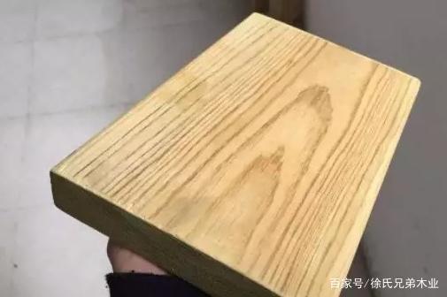 如何避免在木材板材上施工过程中引起裂纹