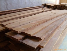 如何选择合适的木材板材以避免其在高温季节释放有害气体